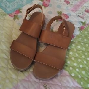 Madden Girl hi sandal